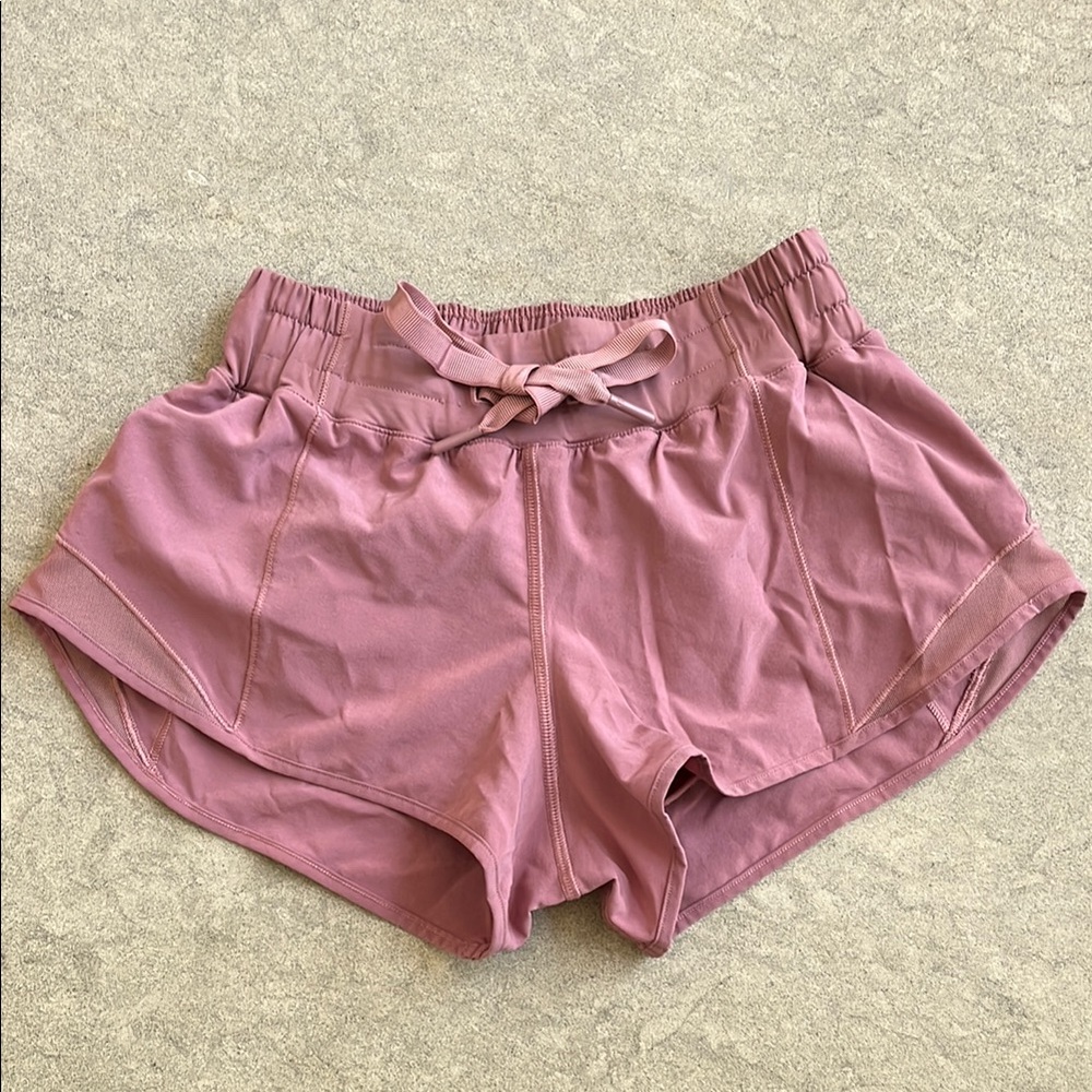 EUC Lululemon Hotty Hot Shorts Size-2 2.5” Inseam